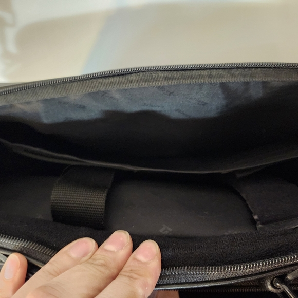 LEATHER LAPTOP BAG BLACK - Picture 10 of 13